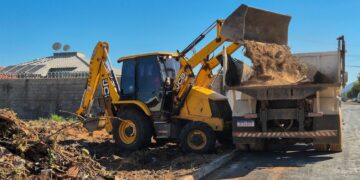 Mutirão de limpeza segue no bairro Jardim Nova Barra.