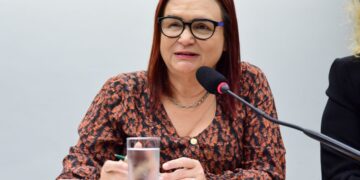 Rosa Neide diz que só vai a federal se grupo formar chapa forte