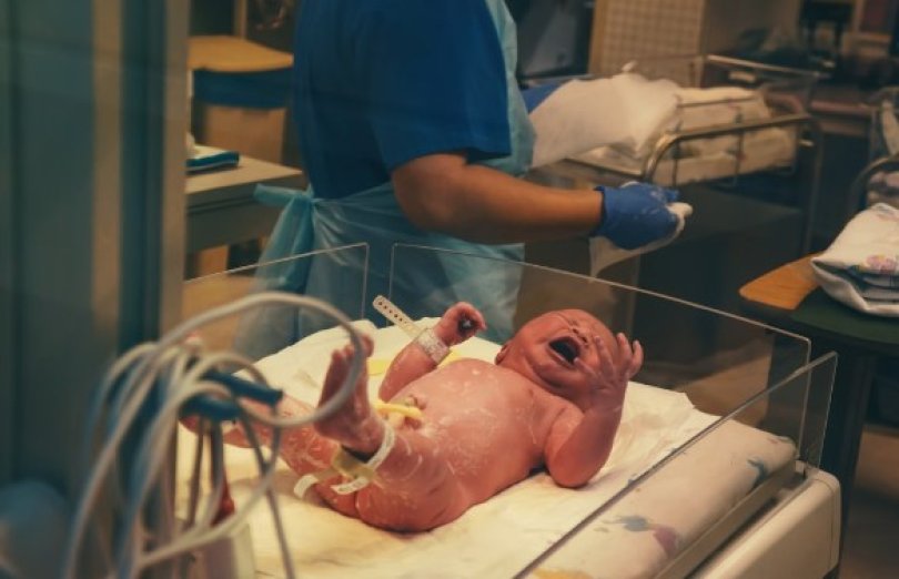 Beb morre aps 17h sem UTI neonatal e Justia condena