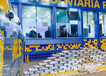 Caminhoneiro e adolescente são detidos com carga de 113 kg de skunk na BR-364 | RDNEWS