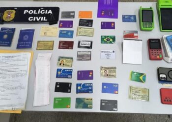 Mulher é detida por suspeita de aplicar golpes financeiros em idosos