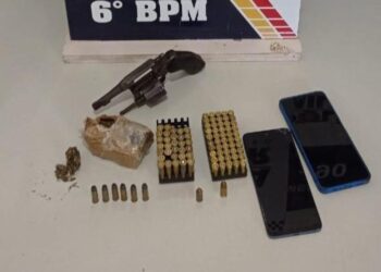 PM detém quatro faccionados, apreende arma de fogo e 89 munições