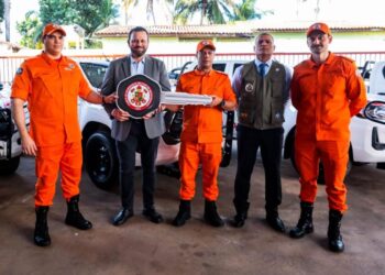 Bombeiros recebem viaturas da Sema para reforçar combate aos incêndios florestais em MT
