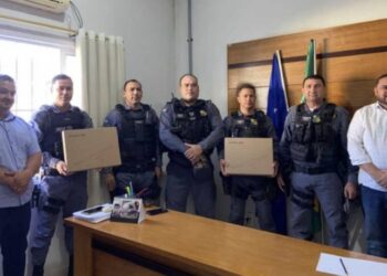 Prefeitura de General Carneiro entrega equipamentos Starlink para reforçar a comunicação das viaturas policiais no município