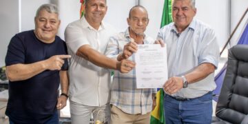 Prefeito Dr. Adilson assina ordem de serviço para reforma do Estádio Zeca Costa em Barra do Garças