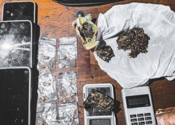 Força tática prende dupla por tráfico de drogas em Barra do Garças