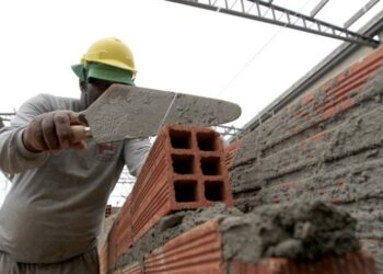 Construtora flagrada pagando R$ 4 mil por fora terá que oficializar valor na carteira…