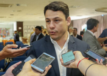 Juíza envia ao TJ ações contra ex-secretário da Sema e mais 18