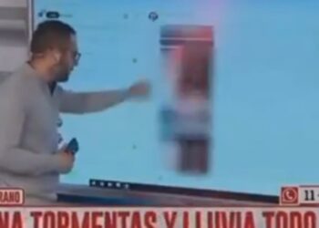 Sem querer, apresentador exibe nude durante programa | FOLHAMAX