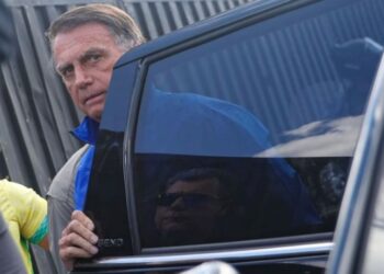 Bolsonaro forçou prisão para se passar por vítima, avalia ala do governo | FOLHAMAX