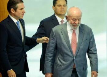 Lula chama Motta no Alvorada e Gleisi reúne líderes | FOLHAMAX