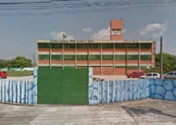 Aluna de 12 anos tem dedo decepado durante brincadeira com colegas em escola | FOLHAMAX