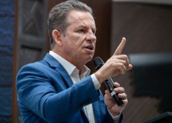 Governador anuncia pagamento do auxílio-fardamento aos policiais e bombeiros