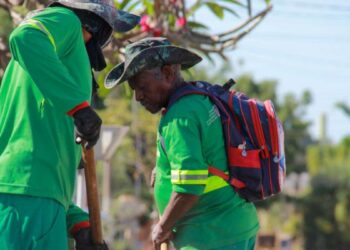 Secretaria executa serviços urbanos em diversos bairros nesta sexta-feira