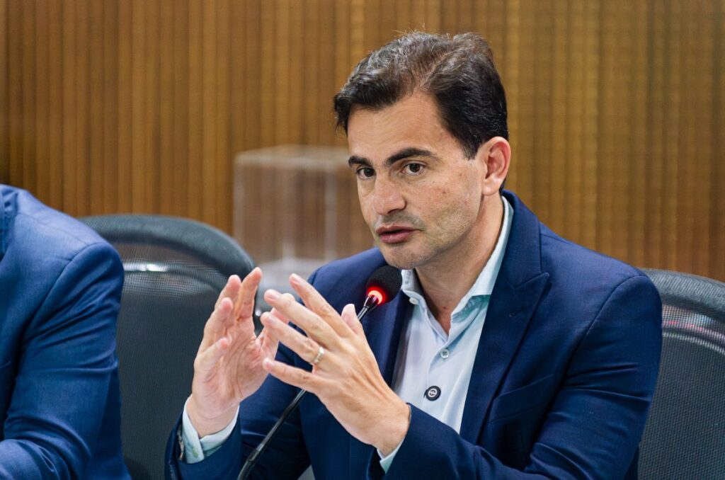 Garcia não descarta convite de Max, mas adia decisão para