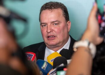 Max critica debate ideológico e falta de foco em política pública