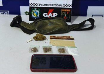 PM conduz cinco pessoas por tráfico de drogas e apreende 47 porções de entorpecentes