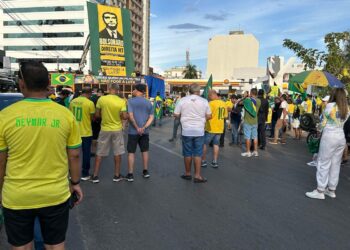 Centenas se reúnem em ato contra Moraes e Lula em Cuiabá; veja
