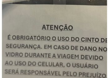 Taxista responsabiliza passageiro por vidro quebrado em tentativa de assalto; Procon diz que é ilegal