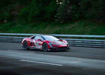 elétrico beira 500 km/h e bate recorde de velocidade; VÍDEO