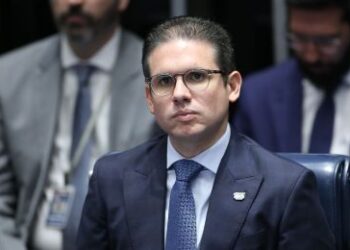 Vamos conversar o dia inteiro, diz Hugo sobre impasse com oposição