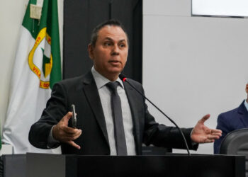 Vereador Dilemário quer barrar uso de “banheiro neutro” nas escolas de Cuiabá | RDNEWS