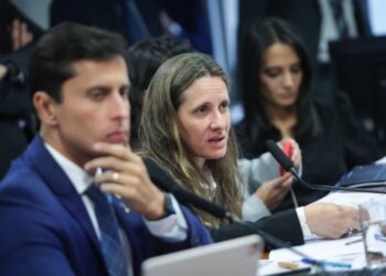 Diretora da CGU diz na CPMI que INSS soube das fraudes em 2019 | FOLHAMAX