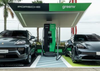 Porsche anuncia R$ 70 milhões para expandir rede de carregadores ultrarrápidos no Brasil