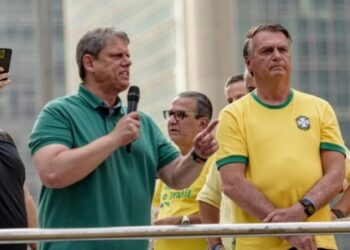 Bolsonaro fecha apoio a Tarcsio para eleio presidencial | FOLHAMAX