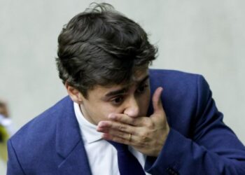 Mdica afastada aps sugerir facada em Nikolas Ferreira | FOLHAMAX