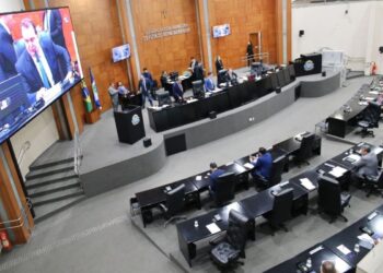 Deputados autorizam TJ a definir auxílios para servidores