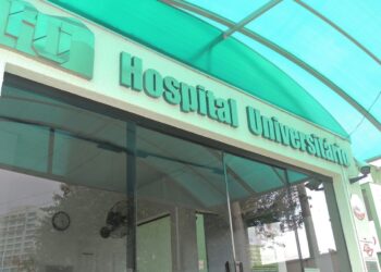 Mãe presa suspeita de agredir filha disse que chacoalhou criança para reanimá-la, diz delegado