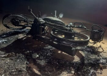 Bandidos queimaram moto após execução de jovem e padrasto em Cuiabá…