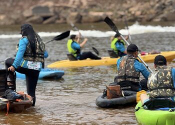 Descida de caiaque abre atividades de projeto Salve o Rio Araguaia, em Barra do Garças
