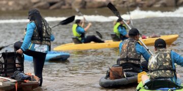 Descida de caiaque abre atividades de projeto Salve o Rio Araguaia, em Barra do Garças