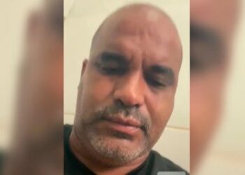 Homem faz chamada de vdeo se masturbando para mulher | FOLHAMAX