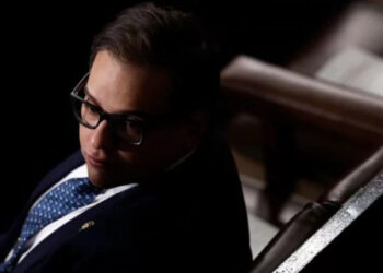 Trump concede perdão a George Santos, ex-deputado condenado por fraude | RDNEWS