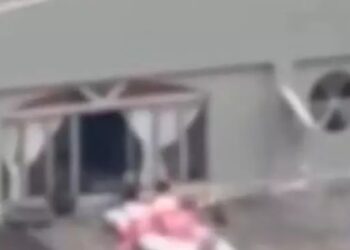 Vizinhos chamam a polcia aps flagrar crianas brincando no telhado de um prdio | FOLHAMAX