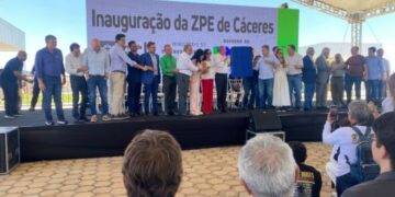 Assessor da Comissão de Sustentabilidade Fiscal do TCE-MT é homenageado