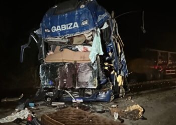 Batida entre três carretas mata motorista e deixa outro ferido na BR-364 Em Cuiabá