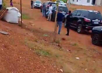 Polícia Federal, Civil, prefeitura neste momento no Residencial Padre Aldacir José, em Várzea Grande