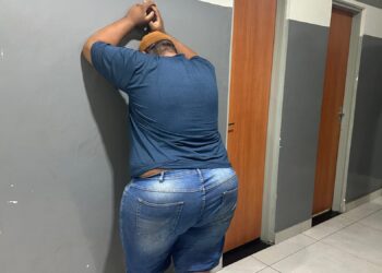 Homem é preso suspeito de vender drogas a caminhoneiros em postos da Rodovia dos Imigrantes, em Várzea Grande