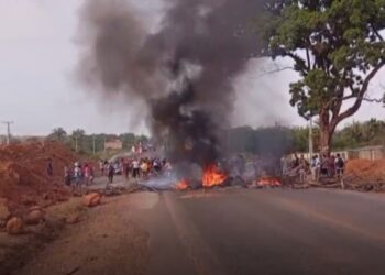 Moradores bloqueiam BR-222 no interior do MA em protesto por falta de segurança