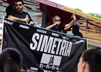 Servidores federais protestam em Cuiabá por reajuste de 24%