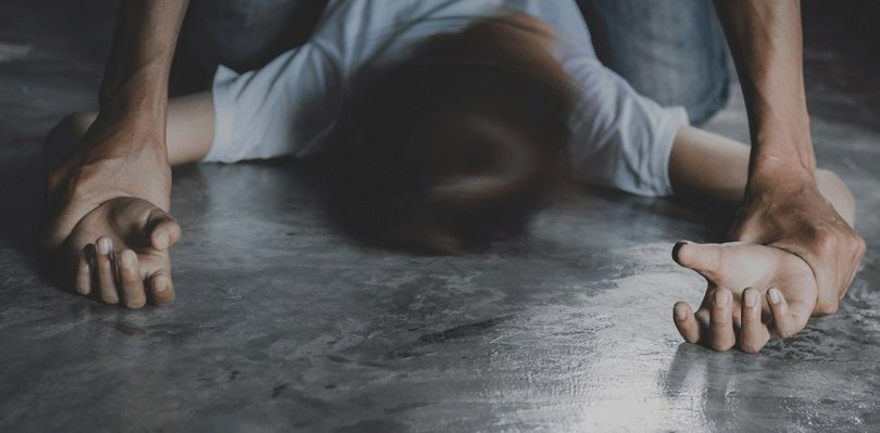 Funcionrio de bar preso por agarrar colegas que dormiam | FOLHAMAX