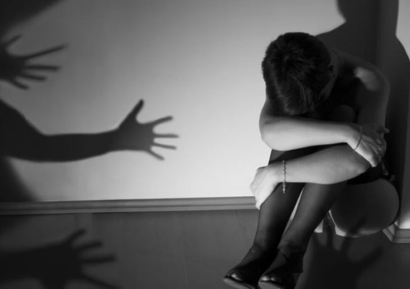 Mulher nega sexo; marido tenta forar relao e a espanca com socos | FOLHAMAX