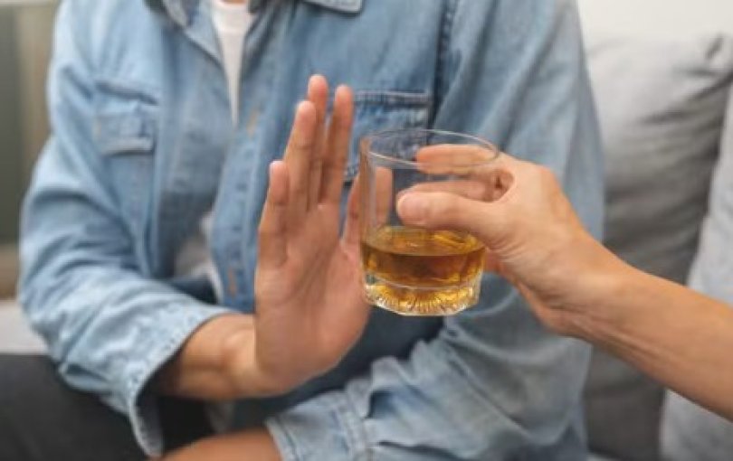 Abstinncia em alta: 64% dos brasileiros no beberam em 2025, diz pesquisa | FOLHAMAX