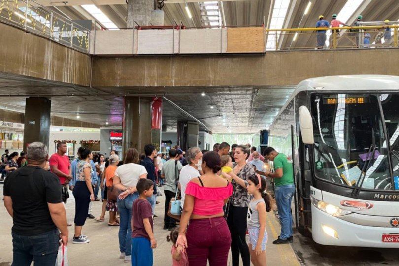 Rodoviria e aeroporto recebero mais passageiros para viagens de frias | FOLHAMAX