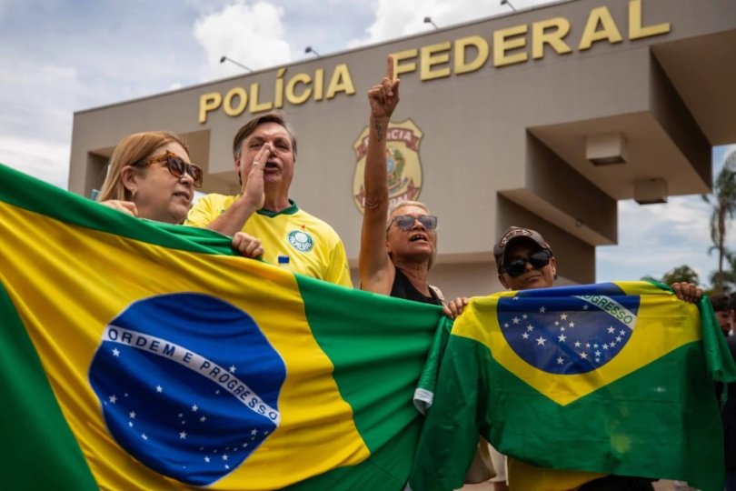 Apoiadores fazem operao durante audincia de custdia d eBolsonaro | FOLHAMAX