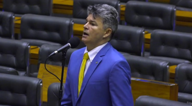 Inconformado, deputado questiona até a fé de indicado de Lula ao STF | RDNEWS